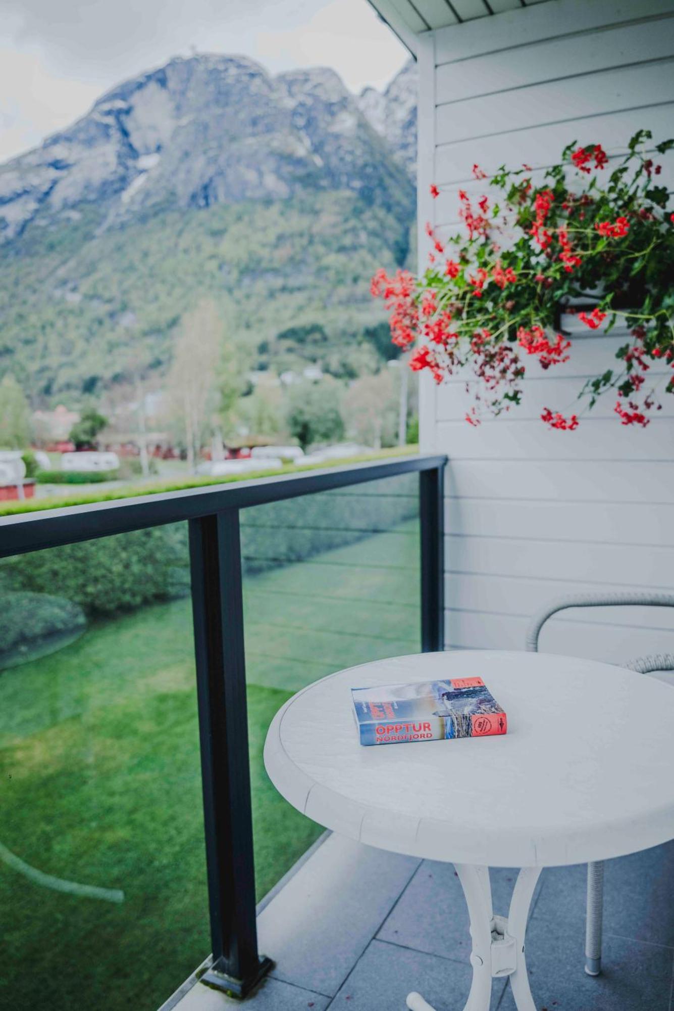 Loen Apartments Екстериор снимка